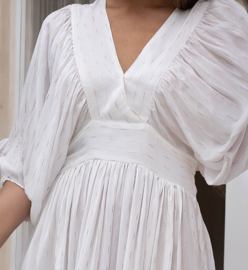 Abito Lungo Angie – bianco – maniche lunghe – scollo a V – boho – cintura regolabile – Miss June Paris – 7