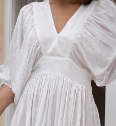 Abito Lungo Angie – bianco – maniche lunghe – scollo a V – boho – cintura regolabile – Miss June Paris – 7