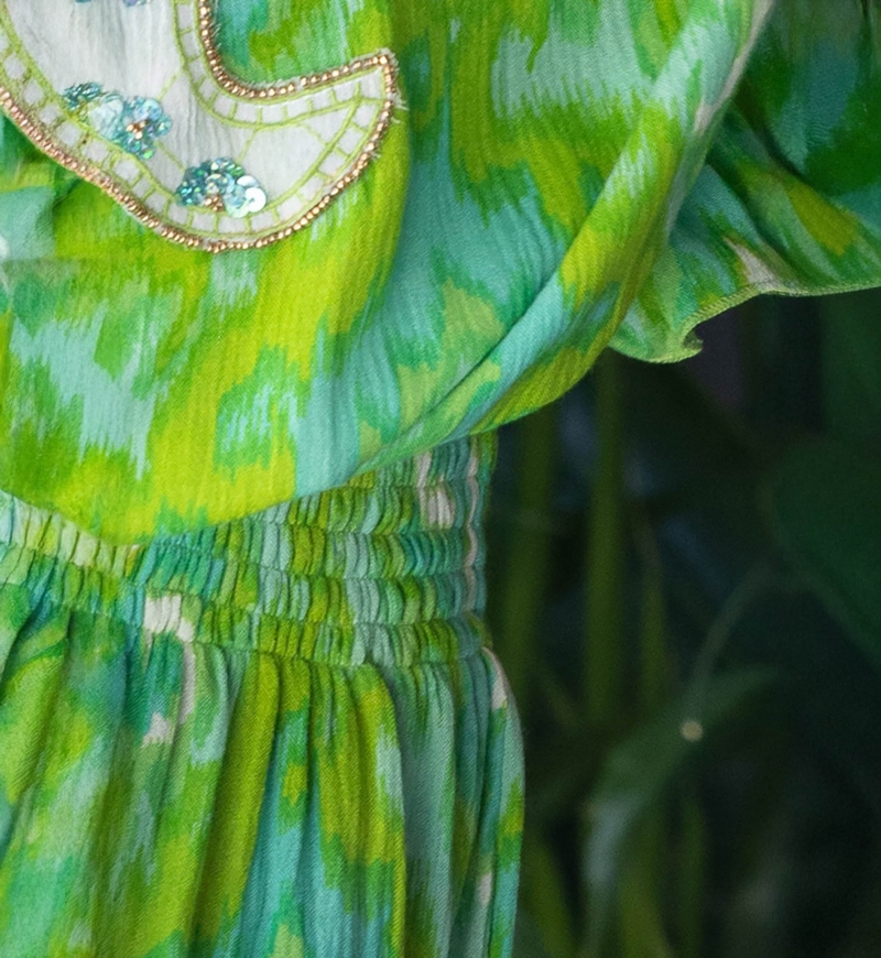 mini robe MAVIS - verte - manche longue - plastron decoré - details dorés - boheme  - Miss June Paris - 7