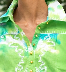 Kurzes Kleid Victoria – grün/aqua – kurze Ärmel – Batikmuster – passender Gürtel – Boho – Miss June Paris – 6