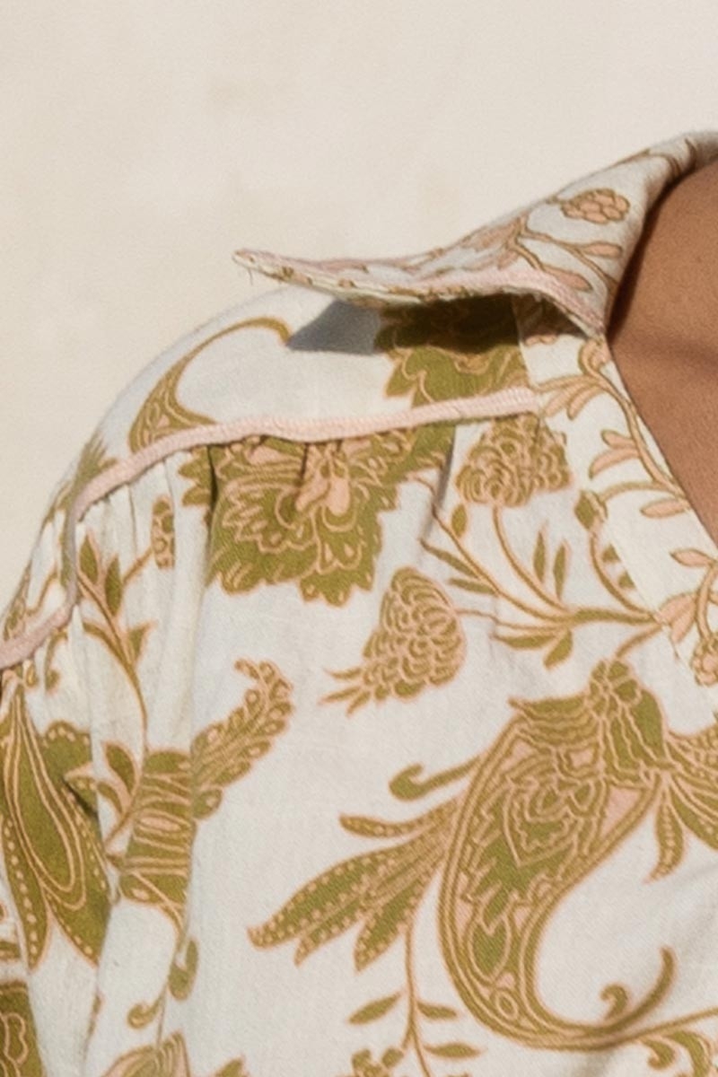 Blusa Demi - crudo - estampado cachemira caqui - escote en V - anudada bajo el pecho - mangas cortas - Miss June Paris - 6