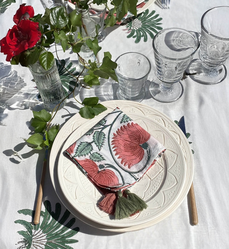 Toalha de Mesa Imperial Lotus (Conjunto de 2) – verde/rosa – design floral boêmio – Jardim Botânico – Miss June Paris – 2