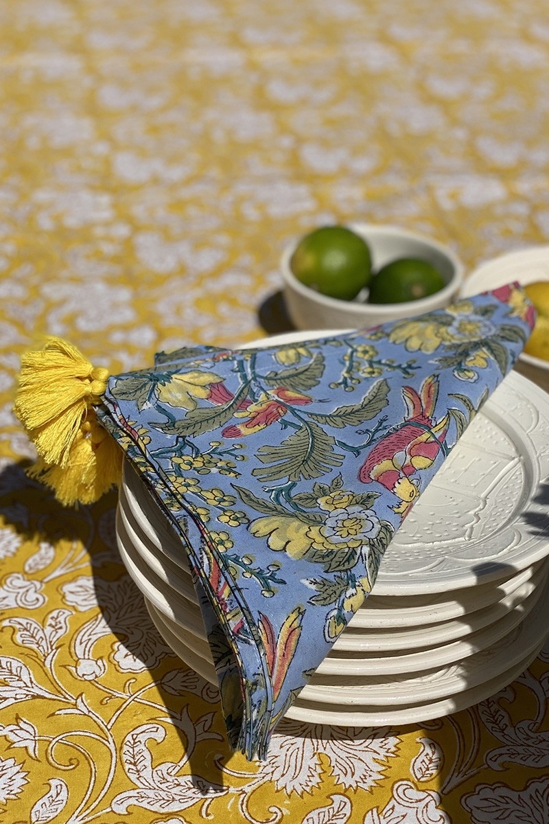 Juego de servilletas Blue Birds (Lote de 2) – azul/amarillo/rojo – diseño floral bohemio – Jardín Botánico – Miss June Paris – 2